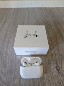 Airpods.jpg