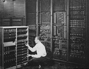 ENIAC-changing_a_tube_(cropped).jpg