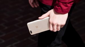 OnePlus5 gold.jpg