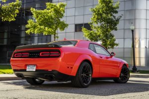 2018-dodge-challenger-srt-widebody_100614849_m.jpg