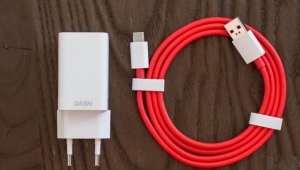 dash-charge-power-adapter-and-cable.jpg