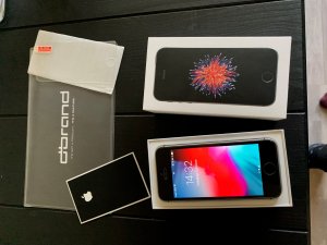 iPhone_SE_Komplett.jpg