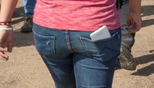 Do-not-carry-the-mobile-phone-in-your-back-pocket-1024x593.jpg