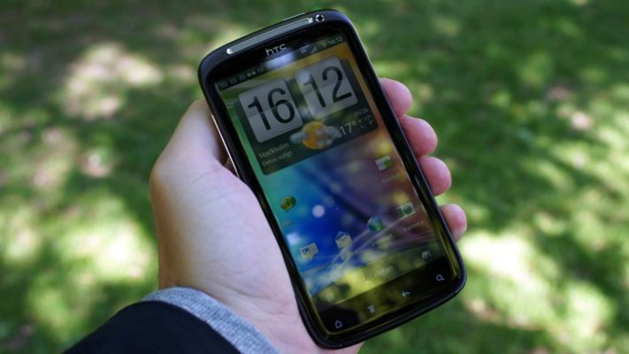 HTC frågar vilken klassisk telefon vi vill att de ska modernisera