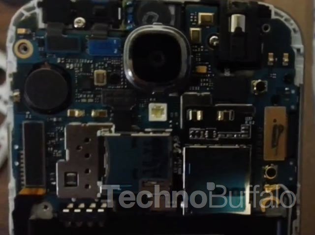 Samsung Galaxy S4 plockas isär, sägs vara lätt att reparera