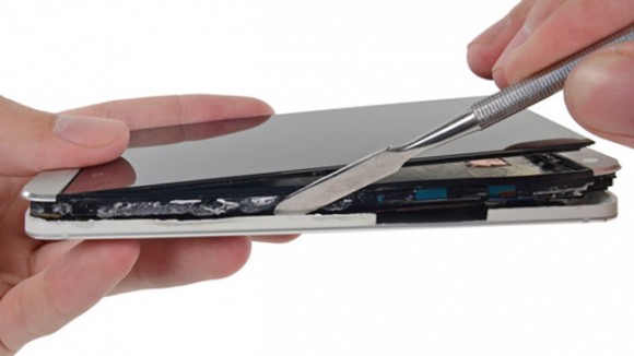 HTC: vi fick inte plats med minneskort i internationella One