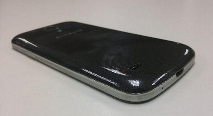 Bilder som sägs föreställa Mini-varianten av Samsung Galaxy S4