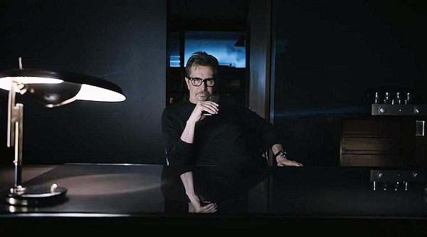 Gary Oldman gör reklam för HTC One (M8)