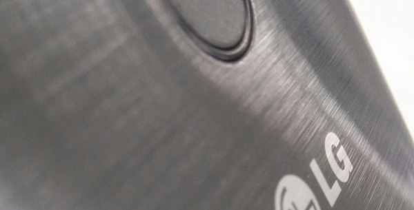 LG satsar på borstat aluminium för G3