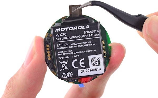 IFixIt plockar isär Moto 360, upptäcker svagare batteri än vad som anges