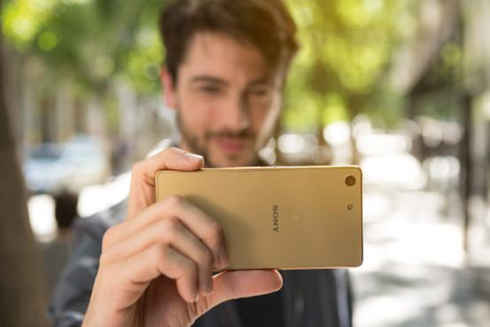 Kameran i Xperia M5 fokuserar på en fjärdedels sekund