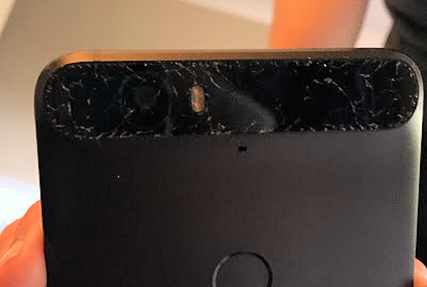 Rapporter om att kameraglaset i Nexus 6P spräckts av sig själv