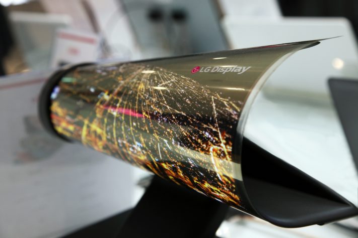 LG påstås släppa mobil med rullbar skärm i mars nästa år