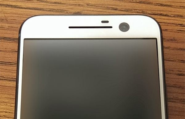 Bild som påstås föreställa vita HTC One M10