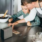 Sonys Androidbaserade projektor Xperia Touch kan förvandla alla ytor till pekskärmar