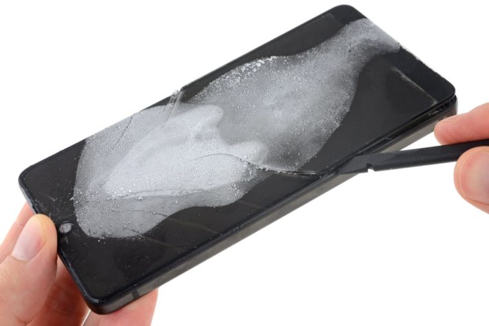 Essential Phone är väldigt svår att reparera