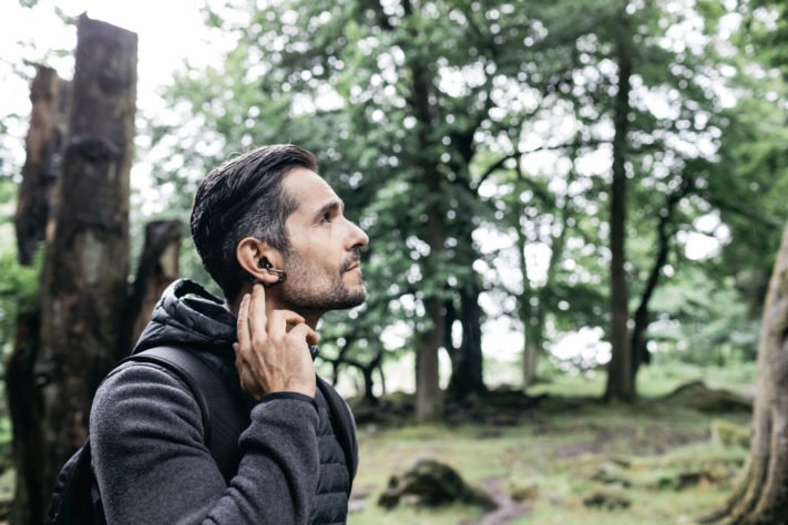 Här är Sonys nya trådlösa hörlurar Xperia Ear Duo