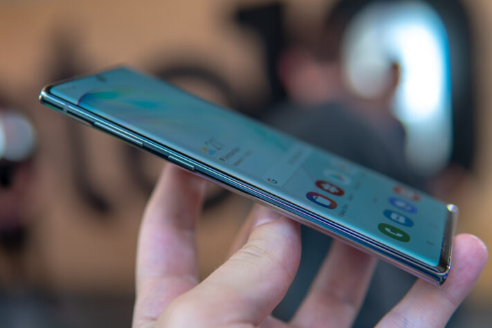 Galaxy Note 10: volymknapp samt låsknapp