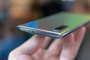 Galaxy Note 10: SIM-kortslucka och mikrofon