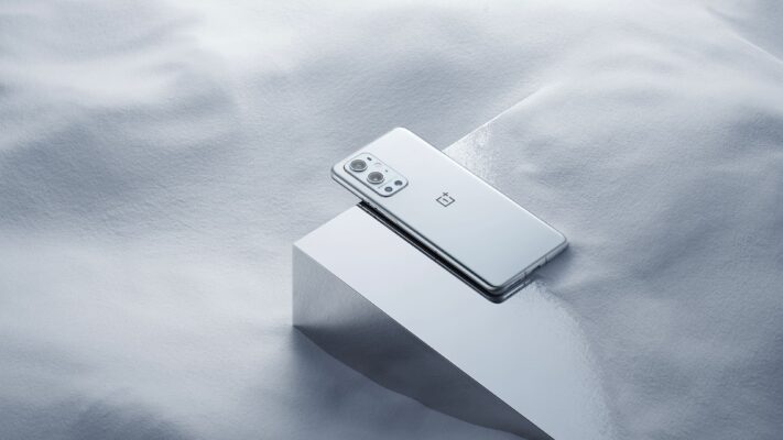 OnePlus 9 Pro erbjuder 50W trådlös laddning