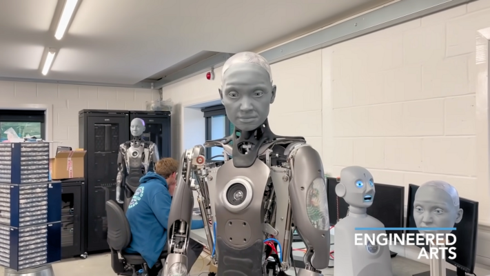 Brittiskt företag visar upp humanoid med mänskliga ansiktsuttryck