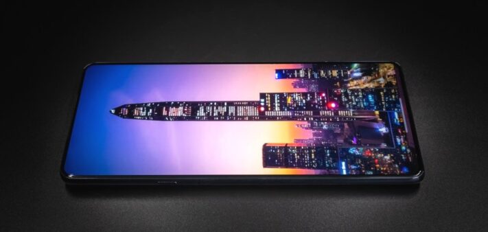 Specialmodell av Moto Edge X30 kommer ha under-skärmen-kamera