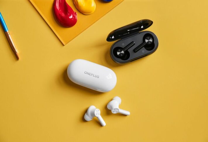 OnePlus presenterar trådlösa hörlurarna Buds Z2, kostar 1099 kronor