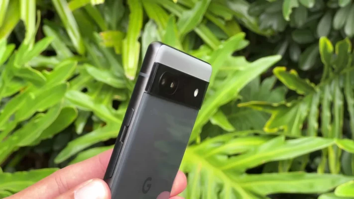Google Pixel 6a visas upp i ny video