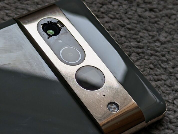 Rapporter om att kameraglaset spontant går sönder i Pixel 7