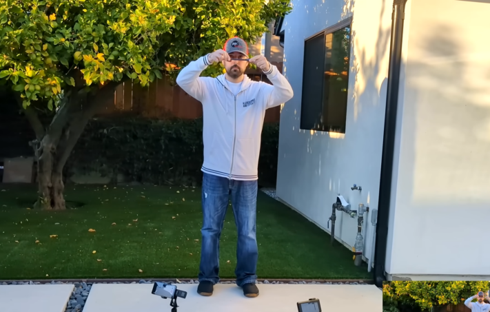 Google Pixel 8 Pro överlever vanskliga fall i Youtube-video