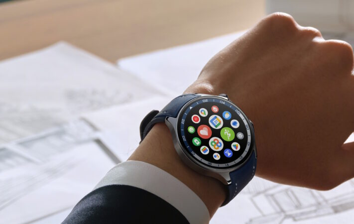 Oneplus lanserar Watch 2 Nordic Blue Edition och surfplattan Pad Go