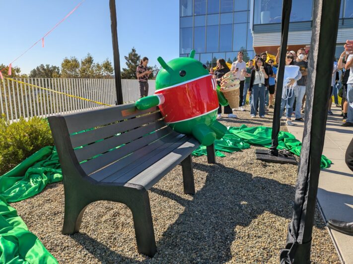 Google släpper källkoden för Android 15, reser statyn