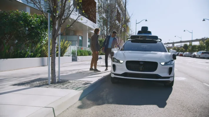 Googles självstyrande bilar får investering på 16 miljarder dollar